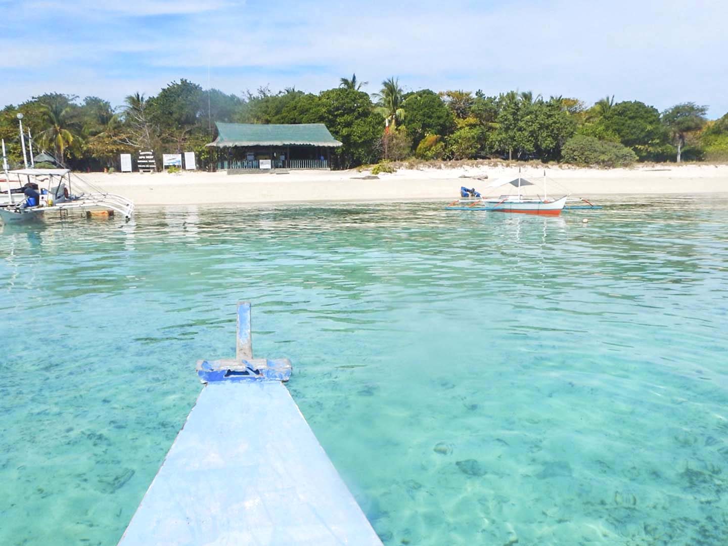 Our dive boat boat approaches Apo Reef Island