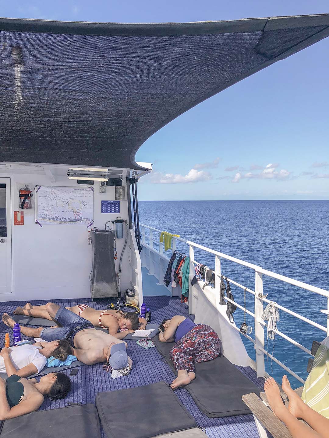 Resting during surface intervals after scuba diving in the Great Barrier Reef