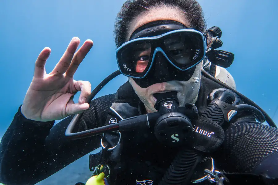 scuba diver ok sign