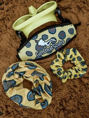 Blue ringed octopus scuba hair set by Girls That Scuba