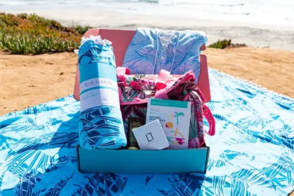 women beachly subscription box