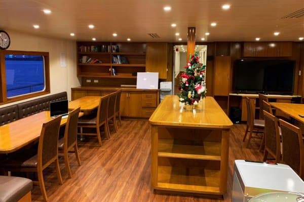 Infiniti liveaboard dining area