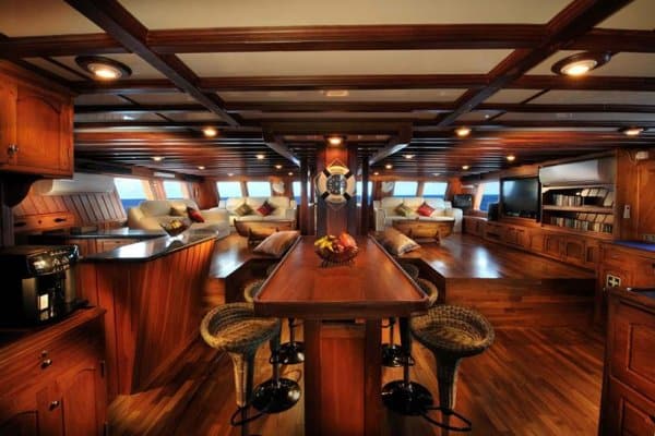 Philippine Siren Tubbataha liveaboard lounge